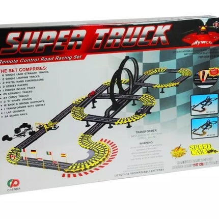 Puiki dviejų juostų lenktynių trasa, kurios ilgis 1157 cm