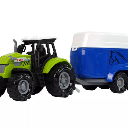 Traktorius su arklių priekaba, garsas, žalias ūkis