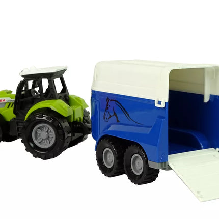 Traktorius su arklių priekaba, garsas, žalias ūkis