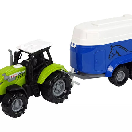 Traktorius su arklių priekaba, garsas, žalias ūkis