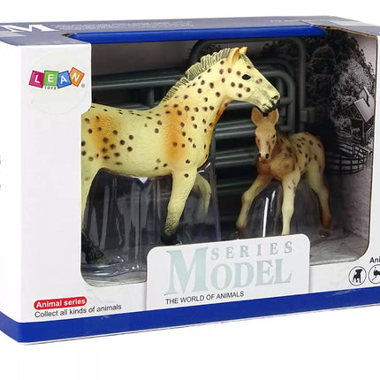 2 žirgų figūrėlių rinkinys Knabstrupper veislės kumelė su kumeliuku ir aptvaru