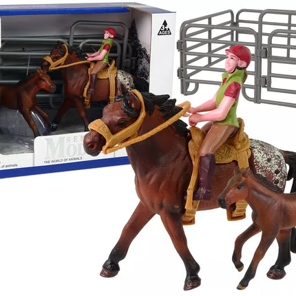2 figūrėlių rinkinys: kumeliukas ir žirgas aptvare + raitelis