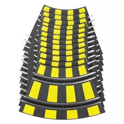 Radijo bangomis valdoma lenktynių trasa su 2 automobiliais