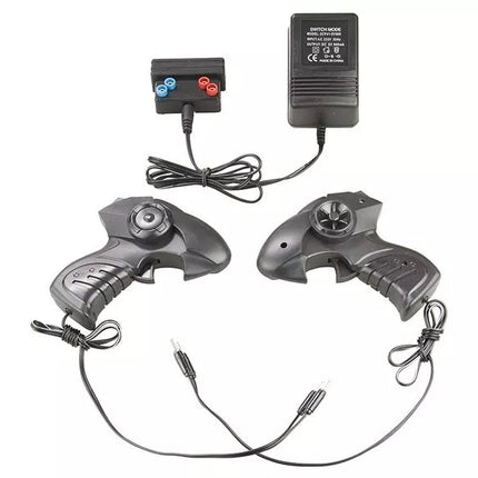 Radijo bangomis valdoma lenktynių trasa su 2 automobiliais