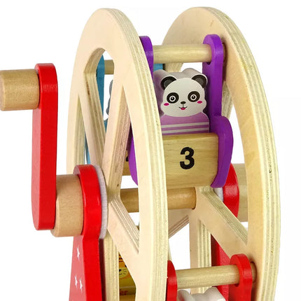 Besisis sukasi medinis apžvalgos ratas su figūrėlėmis