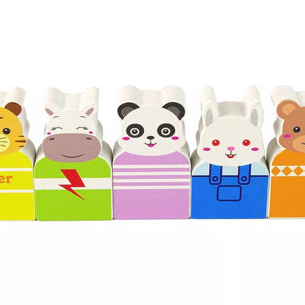 Besisis sukasi medinis apžvalgos ratas su figūrėlėmis