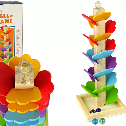 Medinis kamuoliukų trasa su lapais