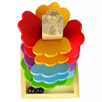 Medinis kamuoliukų trasa su lapais