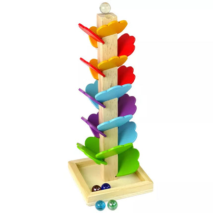 Medinis kamuoliukų trasa su lapais