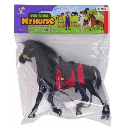 Aksominis juodas žirgas su raudonu balnu