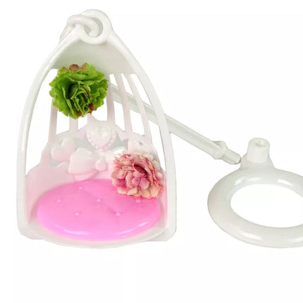 Lėlė Emily supasi ant gėlių