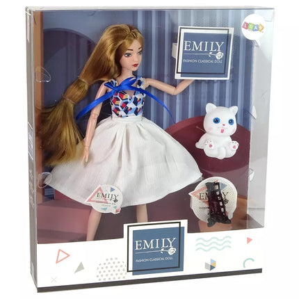 Lėlė kūdikis su katinu, ilgais rudais plaukais.