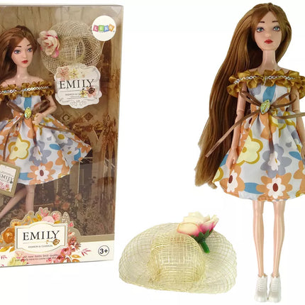 Lėlė Emily su rudais plaukais ir raudona kepure