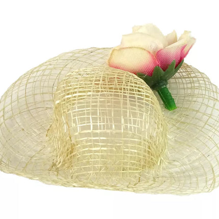 Lėlė Emily su rudais plaukais ir raudona kepure