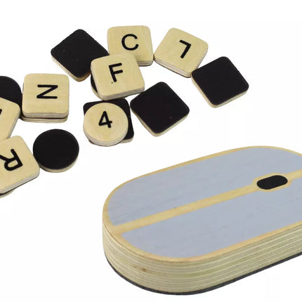 Medinė lenta-nešiojamas kompiuteris-kreida