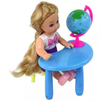 Mokytojo lėlė su mokinio mokykliniais reikmenimis