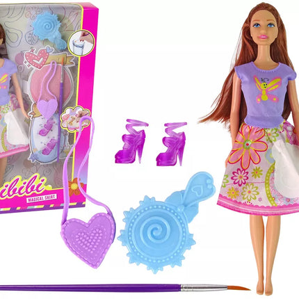 Lėlė ilgais plaukais su piešiniu ant suknelės