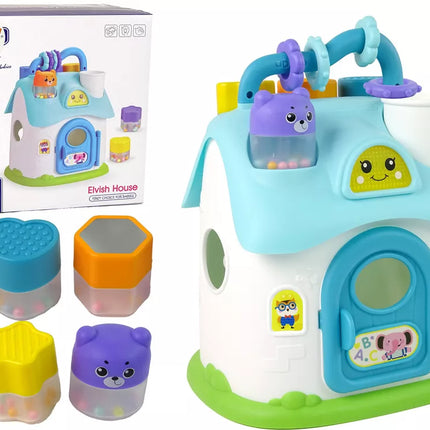 Edukacinis rūšiavimo namelis su mėlynais kaladėlėmis.