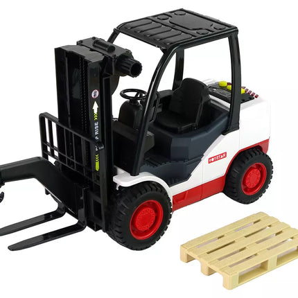 Šakinis krautuvas perkelia šakės padėklą.