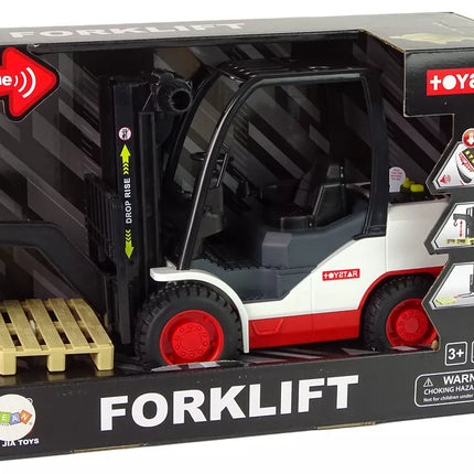 Šakinis krautuvas perkelia šakės padėklą.