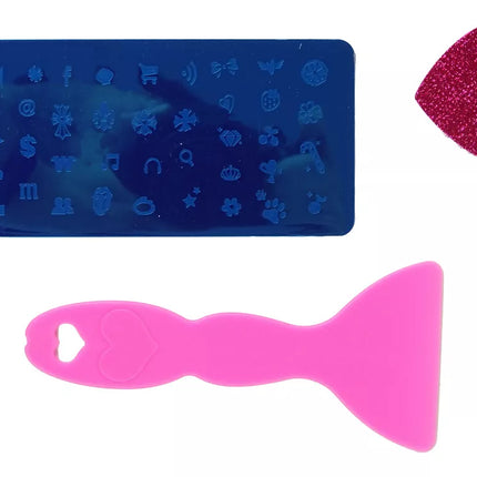 Makiažo ir nagų rinkinys rožiniame lagamine