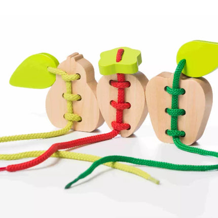 Medinis žaislas su virvele, vaisiai: kriaušė, obuolys, braškė, 14811