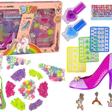 Spalvingas nagų ir papuošalų rinkinys