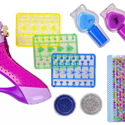 Spalvingas nagų ir papuošalų rinkinys