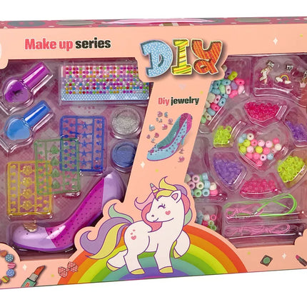 Spalvingas nagų ir papuošalų rinkinys