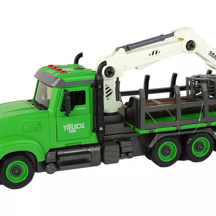 Žalias medienos sunkvežimis