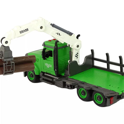 Žalias medienos sunkvežimis