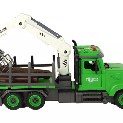 Žalias medienos sunkvežimis