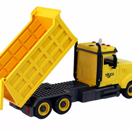 Sunkvežimių garsai atsukant ir sukant geltoną