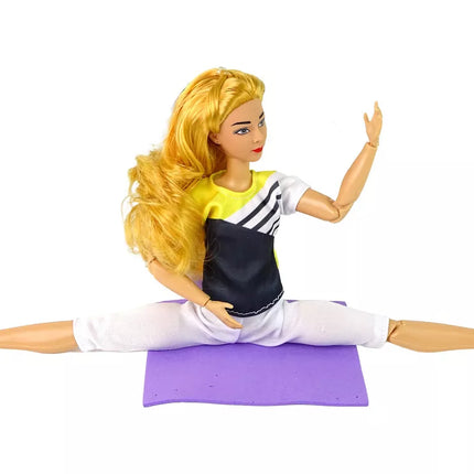 Lėlė jogos kilimėlis ilgais šviesiais plaukais