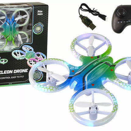 Nuotoliniu būdu valdomas dronas su spalvingomis šviesomis