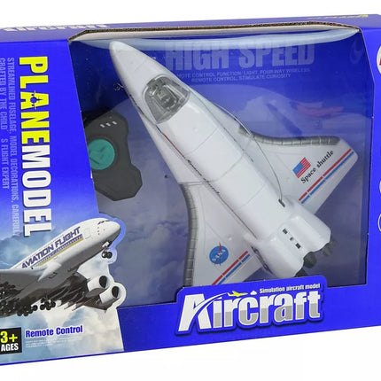 Baltas nuotoliniu būdu valdomas reaktyvinis lėktuvas