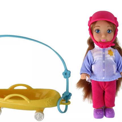 Anlily lėlės mama su dukra važinėja rogutėmis