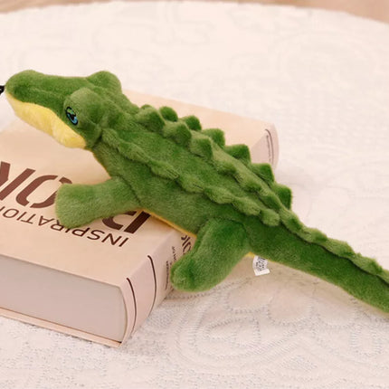 Pliušinis krokodilas su girgžduku, spalvingas talismanas, 30 cm