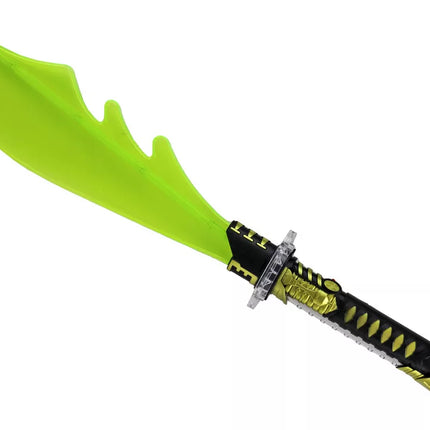 Švytinti geltona mačetė – kovos ginklas