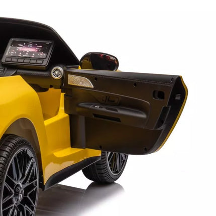 Mercedes AMG SL63 elektromobilis, geltonos spalvos