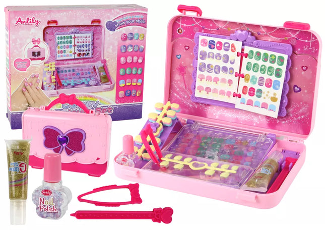 Lagaminas su nagų priedais, manikiūro lipdukais ir nagų galiukais