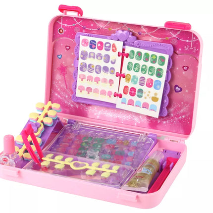 Lagaminas su nagų priedais, manikiūro lipdukais ir nagų galiukais