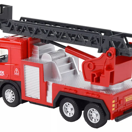 Raudonas gaisrinės mašinos sunkvežimis su ištraukiama kopėčių strėle