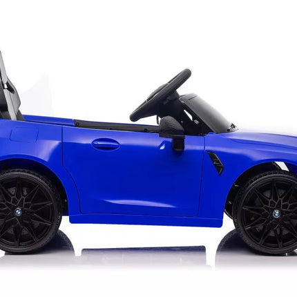 BMW M4 elektromobilis, dažytas mėlynai