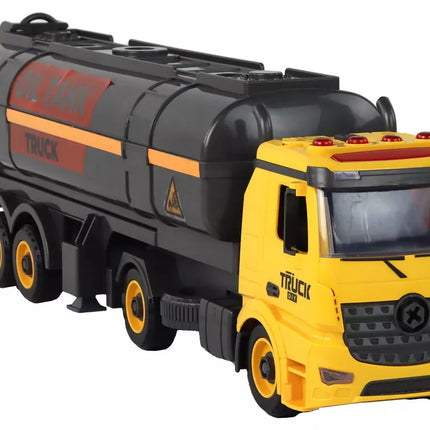 Surenkamas ir išardomas "pasidaryk pats" tanklaivis, geltoni žibintai, garsas