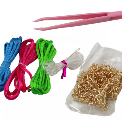 Grožio rinkinys papuošalų gamybai dėžutėje pakabukų sąsagos