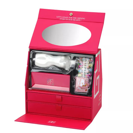 Kūrybinis grožio rinkinys dėkle skirtas kūriniams kurti. Priedai