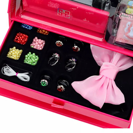 Kūrybinis grožio rinkinys dėkle skirtas kūriniams kurti. Priedai