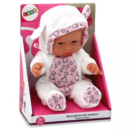 Maža lėlytė kūdikis, baltais drabužiais, skrybėlė, kaspinas, ausytės