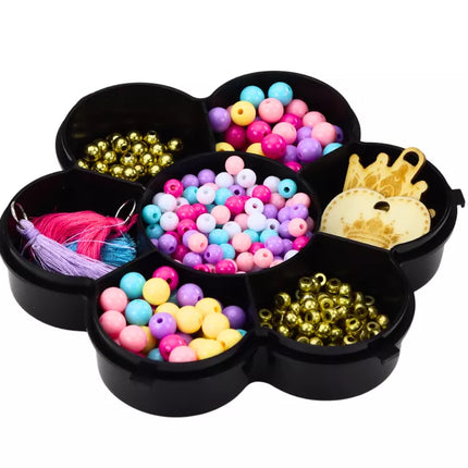 Apyrankių gamybos rinkinys, dėžutė su karoliukais ir pakabukais